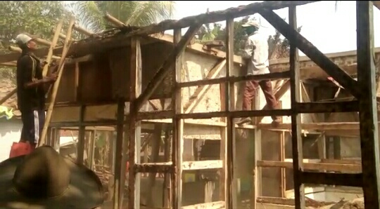Rumah Mak Rumsih Saat Dibongkar