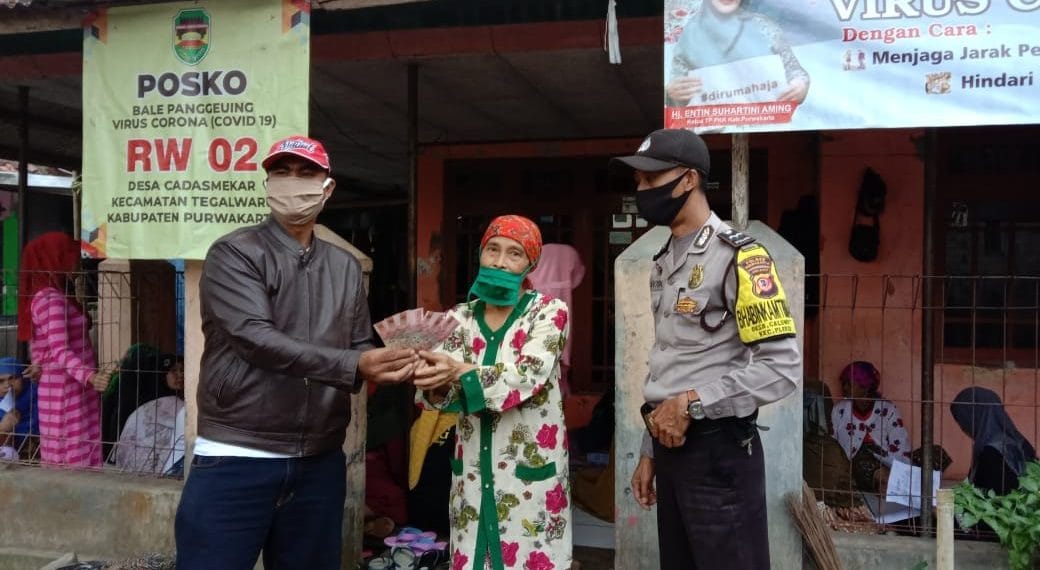 Pemdes Cadasmekar Salurkan BLT DD Kepada 146 KK melalui Posko RW