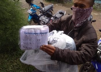 Cegah Covid-19, Pemdes Sukatani Suplai Masker Dan Vitamin Bagi Warga
