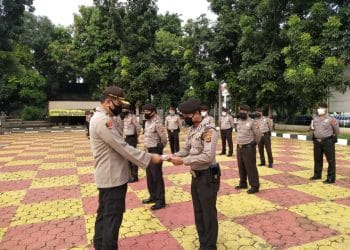 Polres Purwakarta Bagikan Masker Untuk Seluruh Personilnya