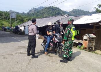 Personil Gabungan Siaga Di Pos Chek Point Perbatasan Purwakarta Karawang