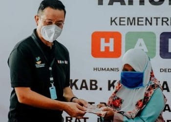 Mensos Tinjau Langsung Penyaluran Bantuan Tunai