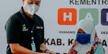 Mensos Tinjau Langsung Penyaluran Bantuan Tunai