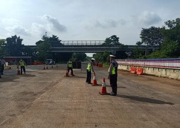 Antisipasi Arus Balik Lebaran Polres Purwakarta Lakukan  Penyekatan Di Ruas Tol