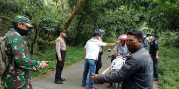 Polres Purwakarta Bubarkan Warga Yang Lolos Menuju Jalur Tikus ke Tempat Wisata