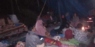 Warga Gelar Aksi Pasang Tenda Tidur Di Jalan Terkait Rumah Terdampak Proyek KIIC