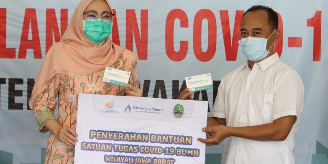 BUMN Serahkan Bantuan APD Untuk Gugus Tugas Covid-19 Purwakarta
