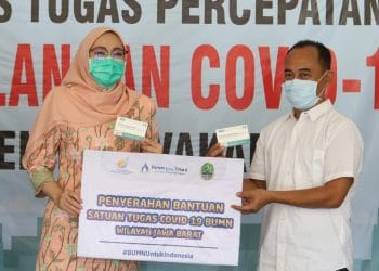 BUMN Serahkan Bantuan APD Untuk Gugus Tugas Covid-19 Purwakarta