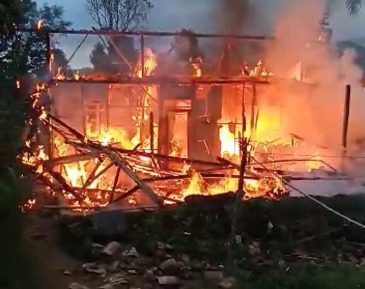 Si Jago Merah Bumihanguskan Rumah Main