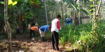 Pemdes Limus Nunggal Kecamatan Bantar Gadung Mengadakan Kerja Bakti Rutin