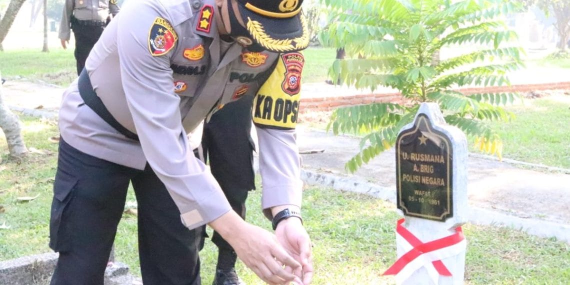 Dalam Rangkaian Peringatan Bhayangkara ke-74 Polres Purwakarta Laksanakan Ziarah dan Tabur Bunga Di TMP