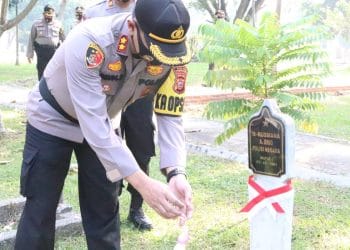 Dalam Rangkaian Peringatan Bhayangkara ke-74 Polres Purwakarta Laksanakan Ziarah dan Tabur Bunga Di TMP