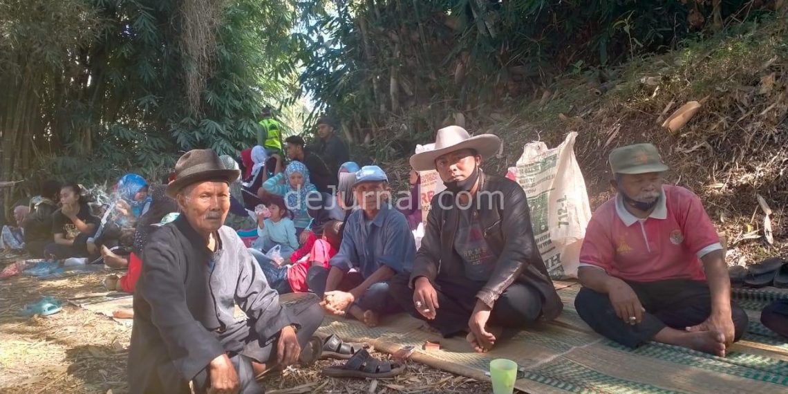 Hajat Lembur, tradisi menyambut musim hujan di Desa Sukanagara.