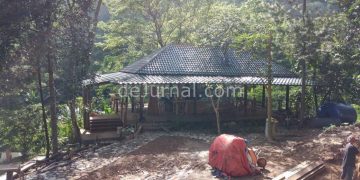 Pembangunan rumah makan yang berlokasi di area air terjun Cigentis diduga belum memiliki ijin.