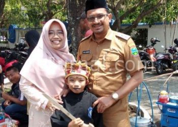 Muhammad Andika bersama Wakil Bupati Garut dan istri.