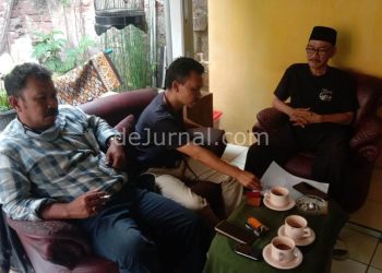 Teten Sutendi (pakai kopiah).