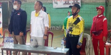 Cecep Suhendar (tengah).
