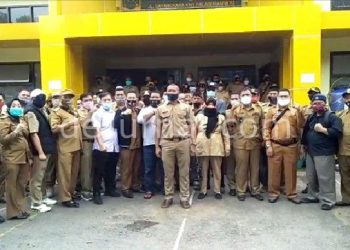 Screenshoot video yang viral dan membuat gaduh para insan media.