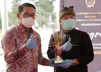 Pemkab Bandung Terima Anugrah  Badan Publik kategori Informatif