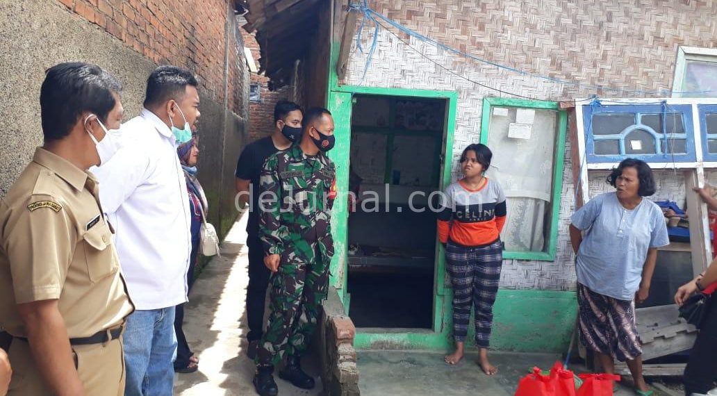 Ketua DPC PDIP Garut Gelar Baksos Bantu Rehab Rumah Janda Anak Satu