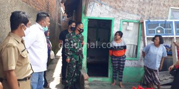 Ketua DPC PDIP Garut Gelar Baksos Bantu Rehab Rumah Janda Anak Satu