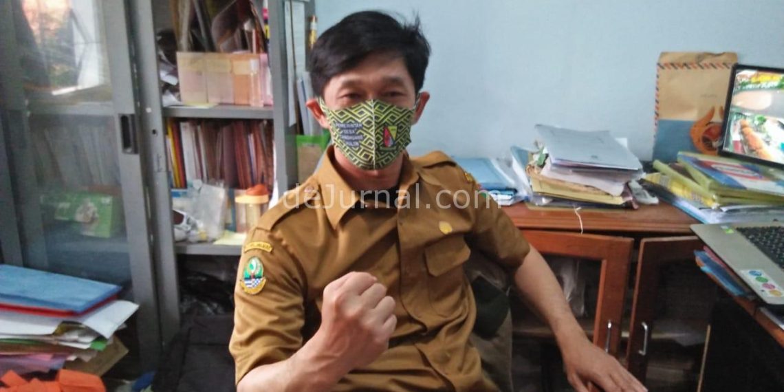 Gun Gun H. Permana, Sekdes Desa Cangkuang Kulon, Kecamatan Dayeuhkolot.