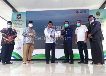 Wagub Jabar Serahkan Dokumen Usulan CDOB Garut Selatan