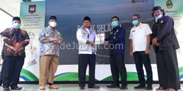 Wagub Jabar Serahkan Dokumen Usulan CDOB Garut Selatan