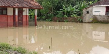 Kondisi Banjir Desa Cidadap Simpenan Belum Surut, Beberapa Warga Mengungsi
