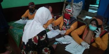 Cegah Kerumunan, Pembagian Bansosprov Desa Rancaekek Kulon Terapkan Pola Jadwal