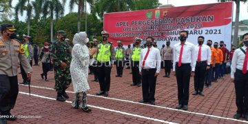 Pemkab Karawang Gelar Apel Pergeseran Pasukan Operasi Lilin Lodaya dan Pengamanan Malam Pergantian Tahun