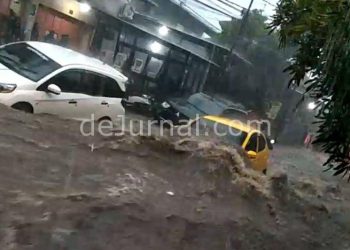 Tangkapan layar video banjir daerah Cihampelas kiriman warganet.