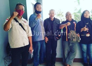 Solihin Afsor (paling kiri), sesaat sebelum beraudiensi dengan Komisi III DPRD Kabupaten Garut.
