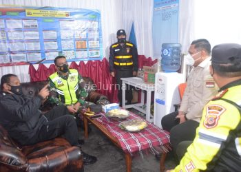 Dir Binmas Polda Jabar Didampingi Kapolres Cianjur Cek Pos Pam Tahun Baru