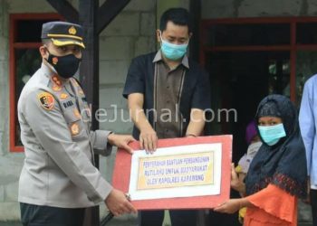 Kapolres Karawang Bagikan Sembako Dan Resmikan Rutilahu Serta Tinjau Desa Tangguh