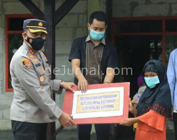 Kapolres Karawang Bagikan Sembako Dan Resmikan Rutilahu Serta Tinjau Desa Tangguh