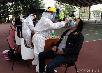 Salah satu anggota PWI Kabupaten Bandung sesang menjalani Rapid Anti Gen.