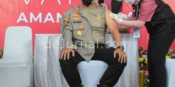 Contoh Bagi Masyarakat, 15 Orang Pejabat Karawang Disuntik Vaksin
