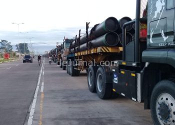 Kendaraan pengangkut material untuk Proyek Strategis Nasional PLTP Patuha 2 di Kecamatan Pasirjambu Kab. Bandung. Foto : dejurnal.com