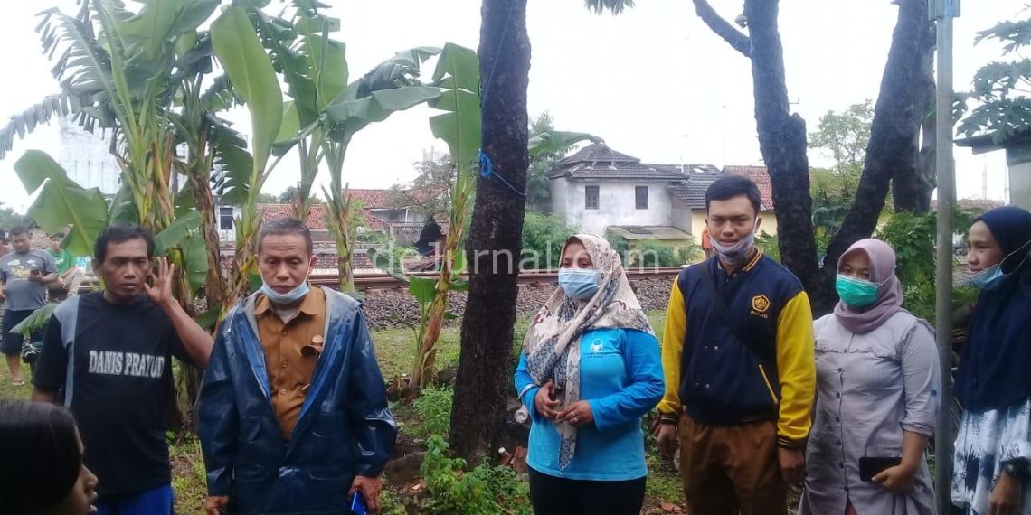 Pemdes Kamarung Berikan Bantuan Kepada Korban Banjir