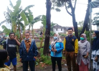 Pemdes Kamarung Berikan Bantuan Kepada Korban Banjir