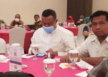 Anggota DPKG, Dedi Kurniawan (kanan)