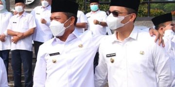 Bupati Bandung Dadang Supriatna dan Wabup Bandung Sahrul Gunawan usai Apel Bersama ASN di lingkungan Pemkab Bandung, di Lapang Upakarti Soreang, Rabu (5/1/2022).