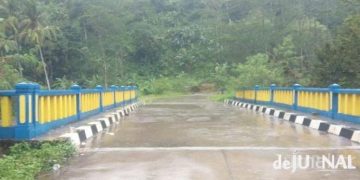 Jembatan Sirnaruju yang dibangun di jalan buntu dengan memakai anggaran APBD Karawang.