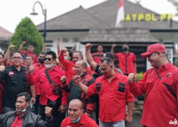 Bendera PDIP Dicabut Satpol PP Saat Kunjungan  Presiden Jokowi ke Purwakarta, Kader Banteng Protes