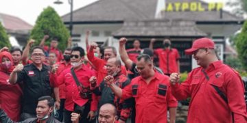 Bendera PDIP Dicabut Satpol PP Saat Kunjungan  Presiden Jokowi ke Purwakarta, Kader Banteng Protes