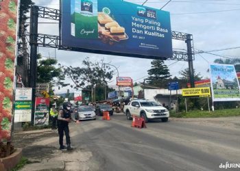 Anggota Raimas Dit Samapta Polda Jabar  Tingkatkan Pengaturan di Jalur Lembang awal Tahun Baru 2023