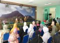Ratusan guru ngaji menerima sembako. (Sopandi/ dejurnal.com).