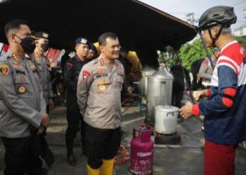 Kapolda Jawa Tengah Tinjau Lokasi Banjir Semarang