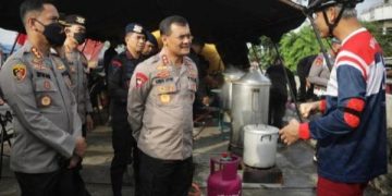 Kapolda Jawa Tengah Tinjau Lokasi Banjir Semarang